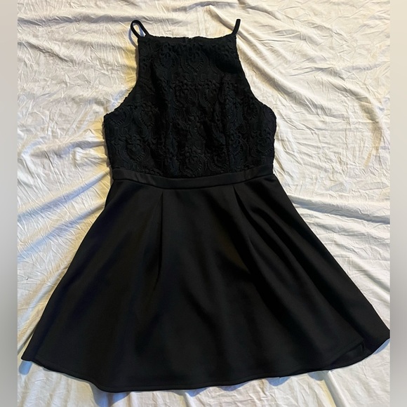 Alya Dresses & Skirts - Alya Elegant Little Black Lace Floral Dress Women’s Size Medium